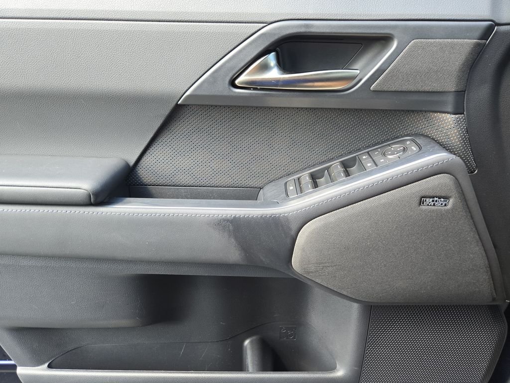 Used 2024  Lexus 550 Luxury+ image 23