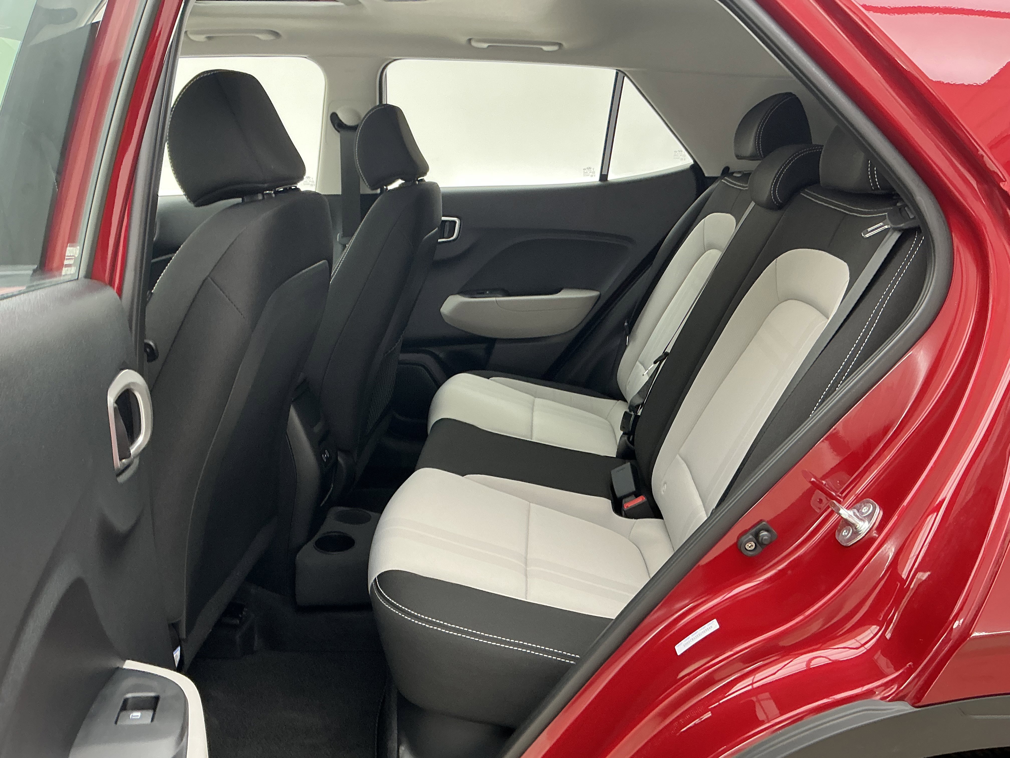 2025 Hyundai Venue SEL - Photo 19
