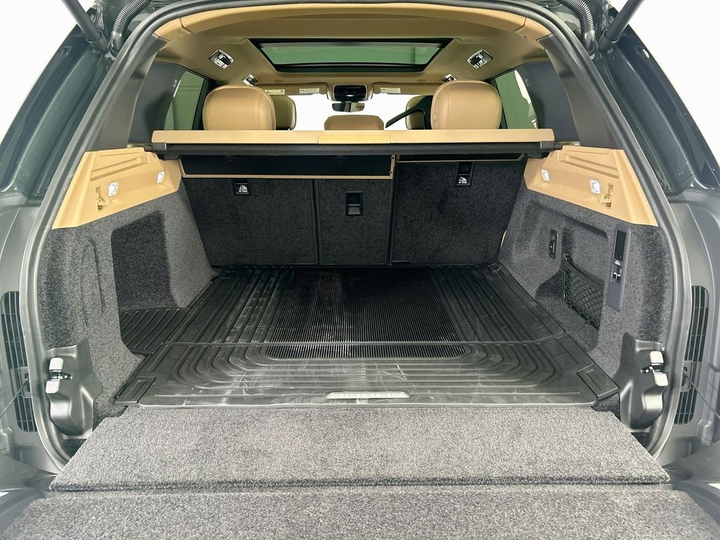 New 2026 Belgravia Green Land Rover SE image 27