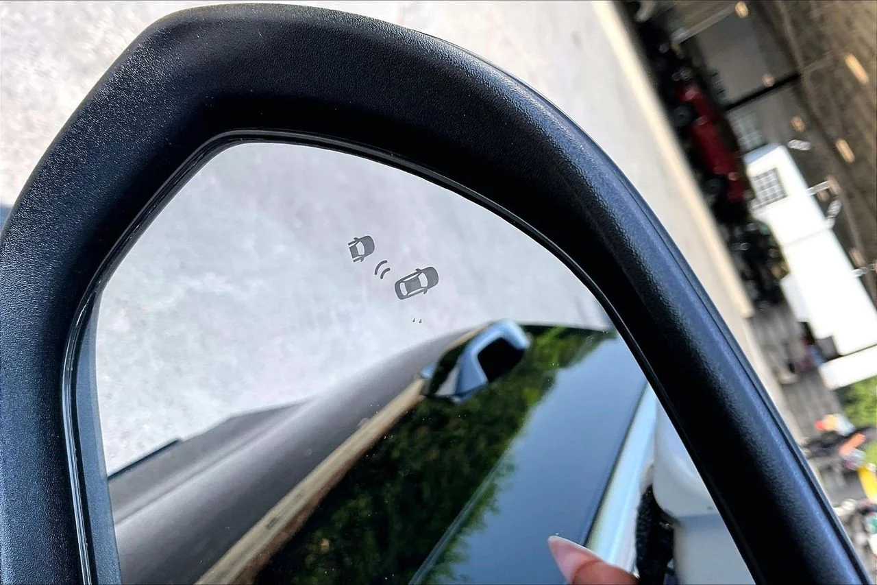 Certified Used 2025 Black Kia X-Line image 27
