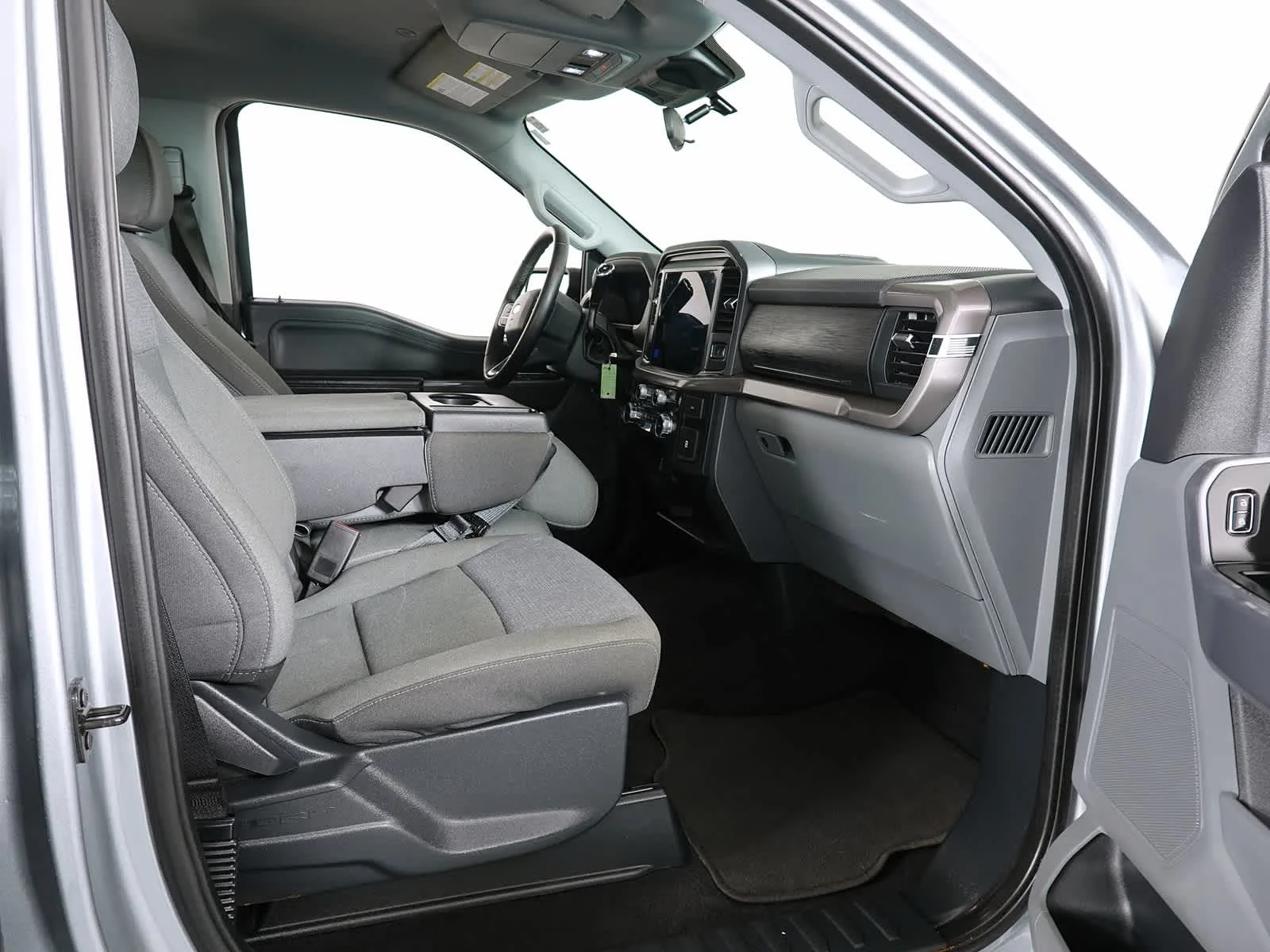 Used 2025 Iconic Silver Metallic Ford XLT image 15