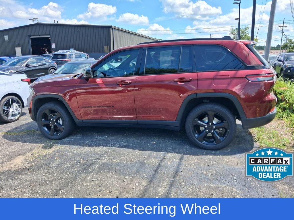 Used 2023 Red Jeep Altitude X image 5