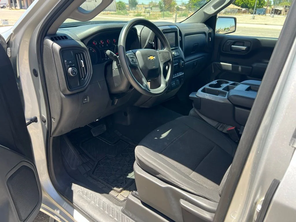 Used 2022 Silver Chevrolet Custom image 10