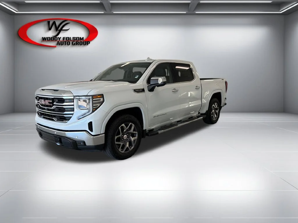 New 2026 Glacier White Tricoat GMC SLT image 3