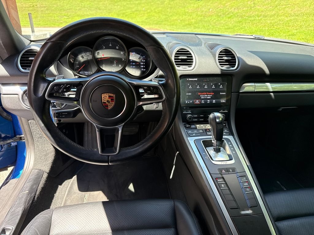 Used 2017  Porsche Base image 19
