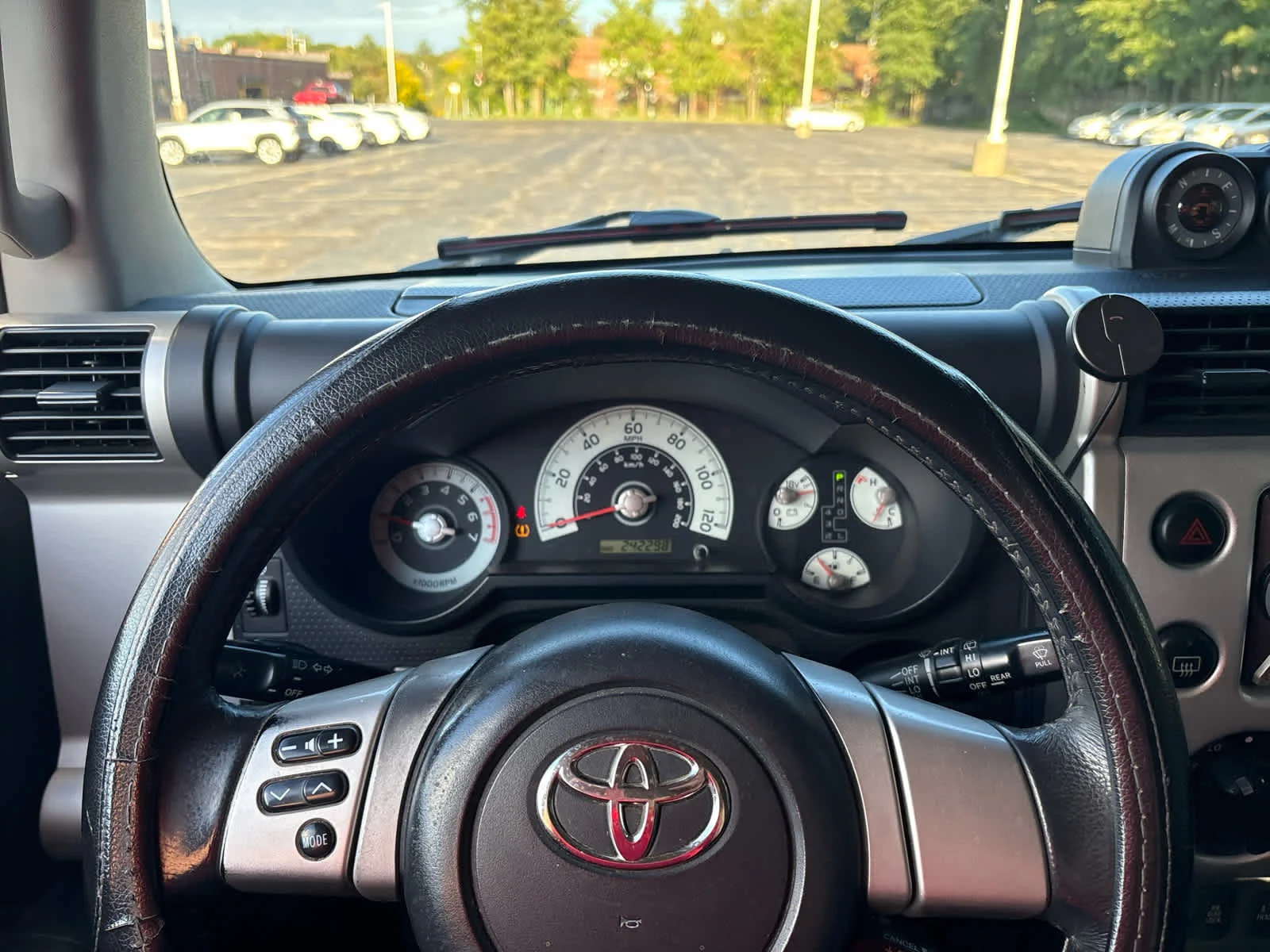 Used 2008 White/Titanium Metallic Toyota  image 10