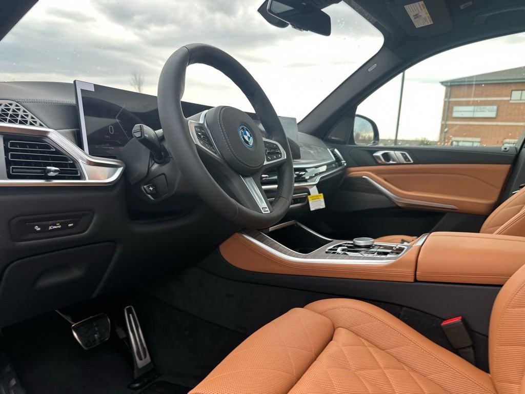 New 2026 Manhattan Green Metallic BMW xDrive50e image 16