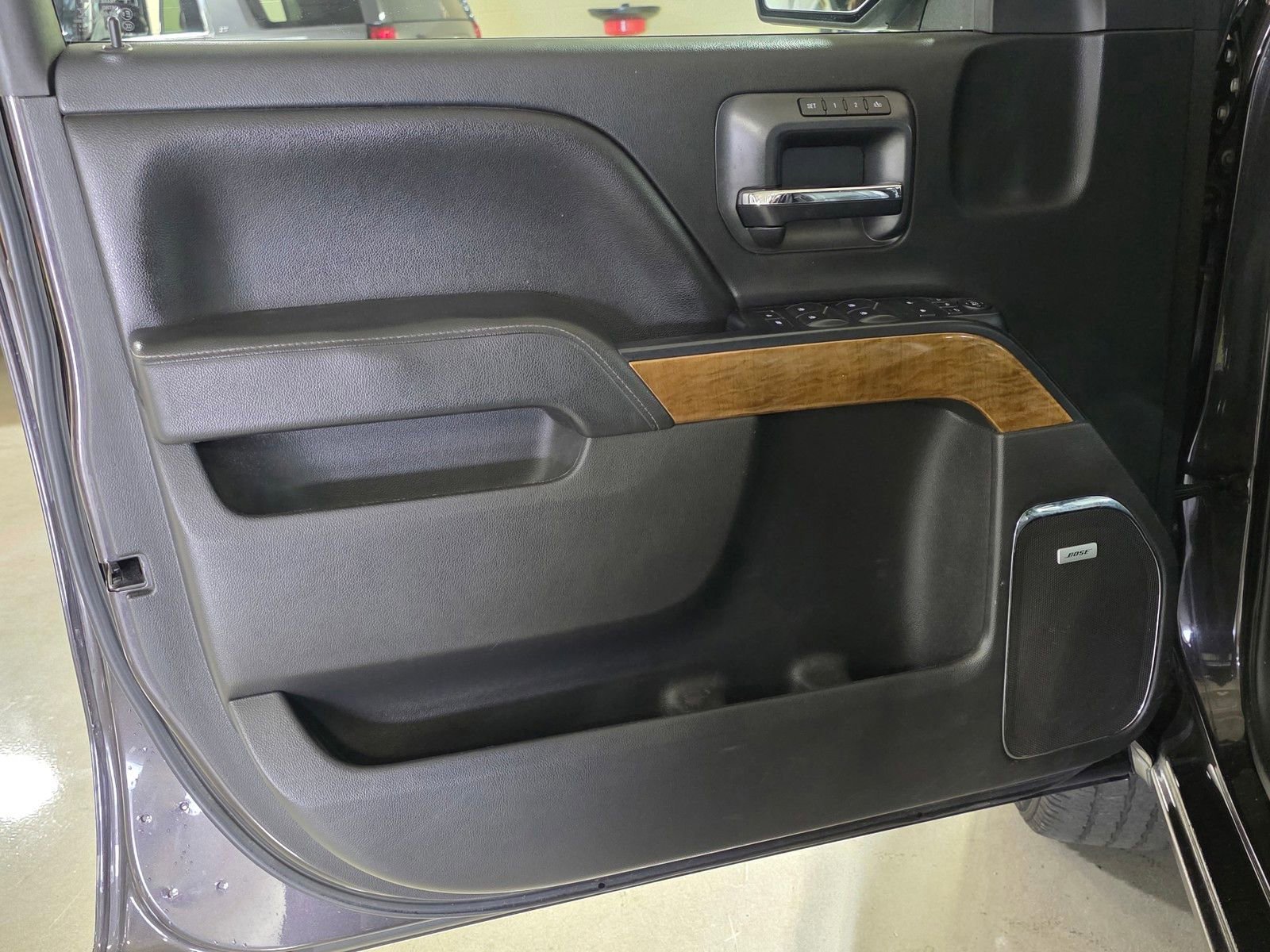 Used 2016 TUNGSTEN METALLIC Chevrolet LTZ image 16