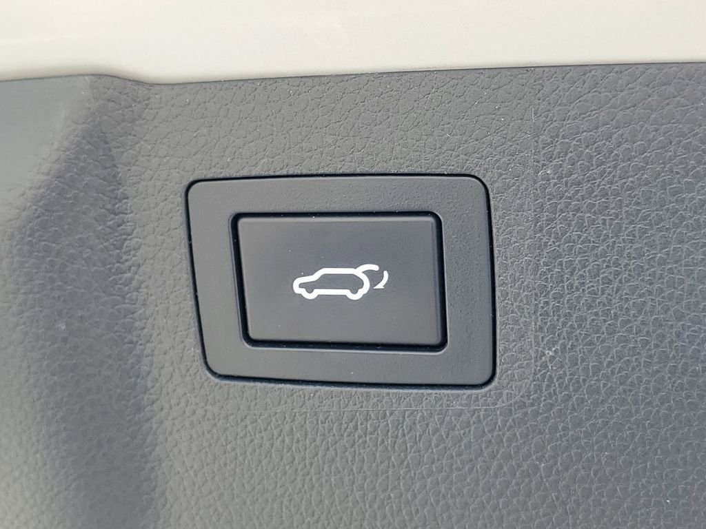 Used 2018 Silver Hyundai Limited Ultimate image 10