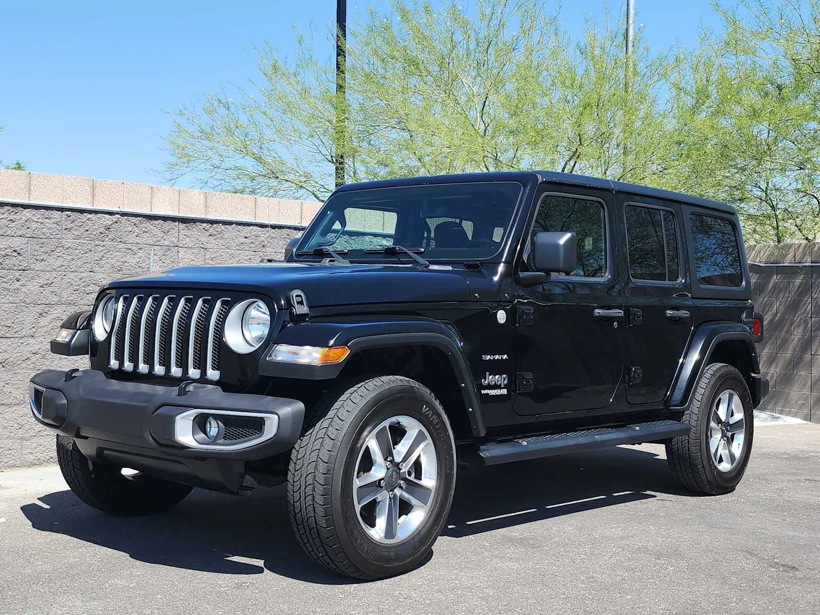 Used 2022 Black Clearcoat Jeep Unlimited Sahara image 4