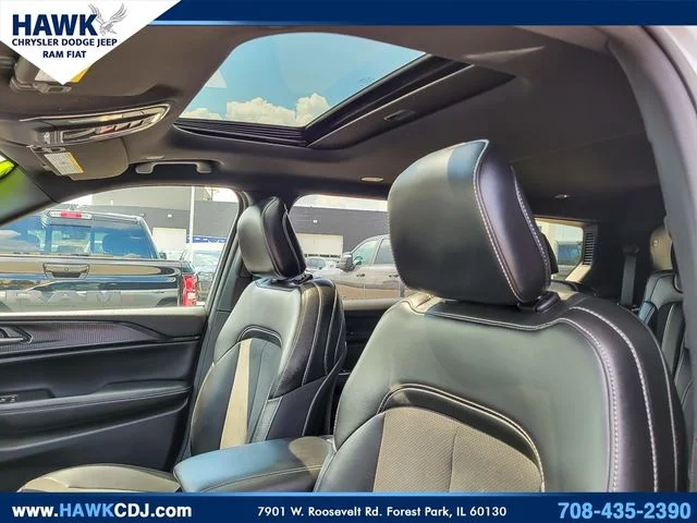 Used 2024 Silver Jeep Altitude X image 10
