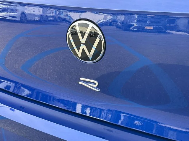 New 2026 Lapiz Blue Metallic Volkswagen 2.0T image 10