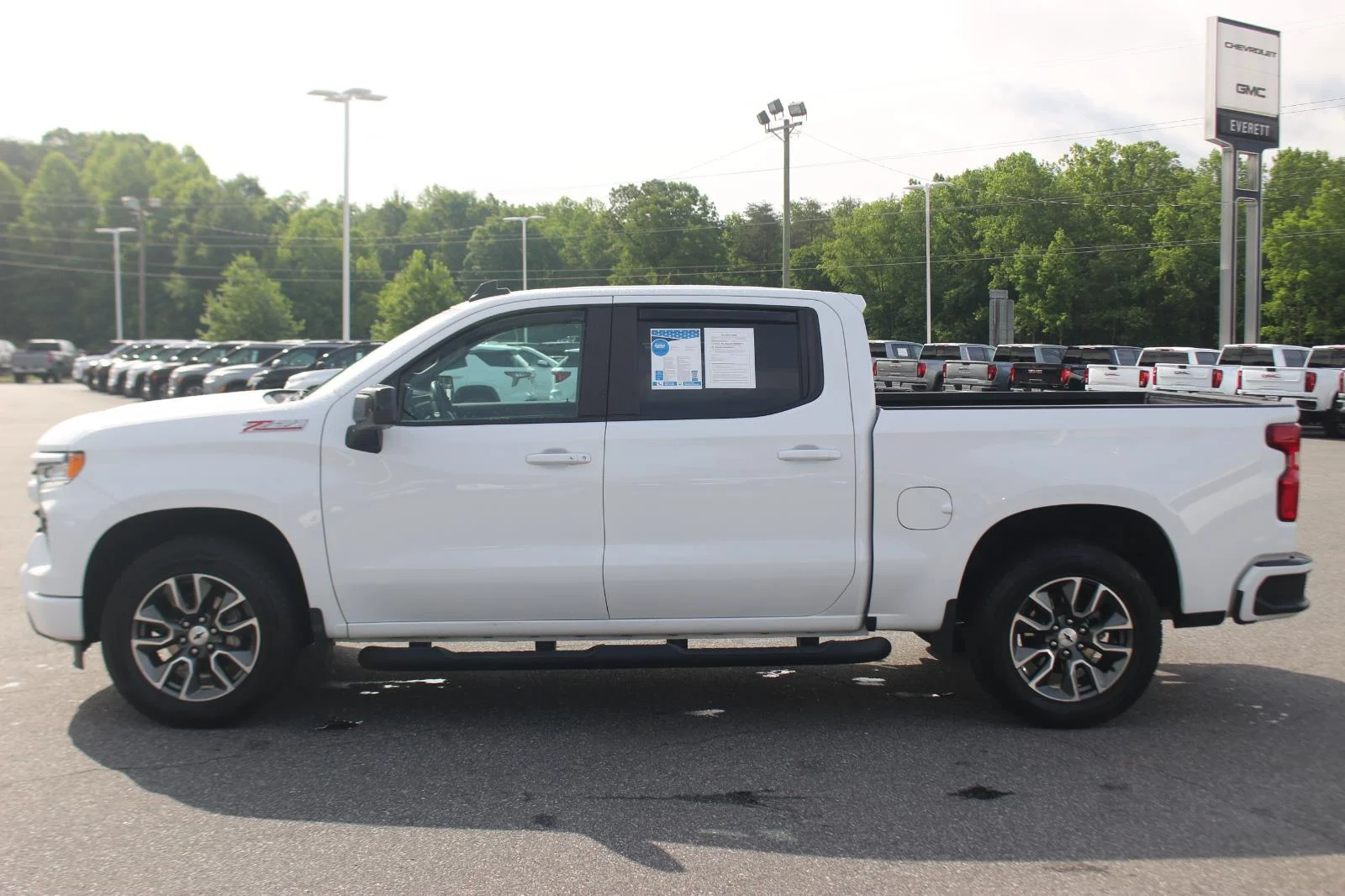 Used 2024 Summit White Chevrolet RST image 4