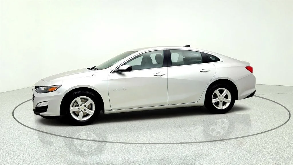 Used 2022 Silver Ice Metallic Chevrolet 4dr Sedan FL w/ Driver Confidence Pkg image 8