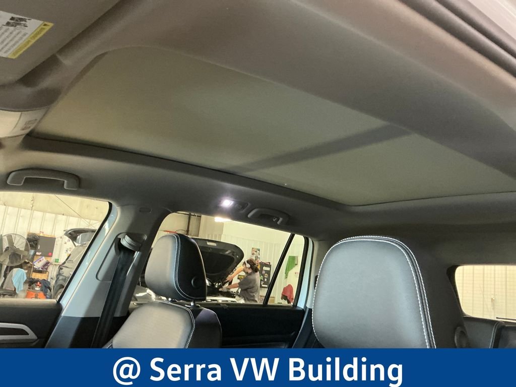 Used 2023 Pure White Volkswagen 3.6L V6 SE w/Technology image 14