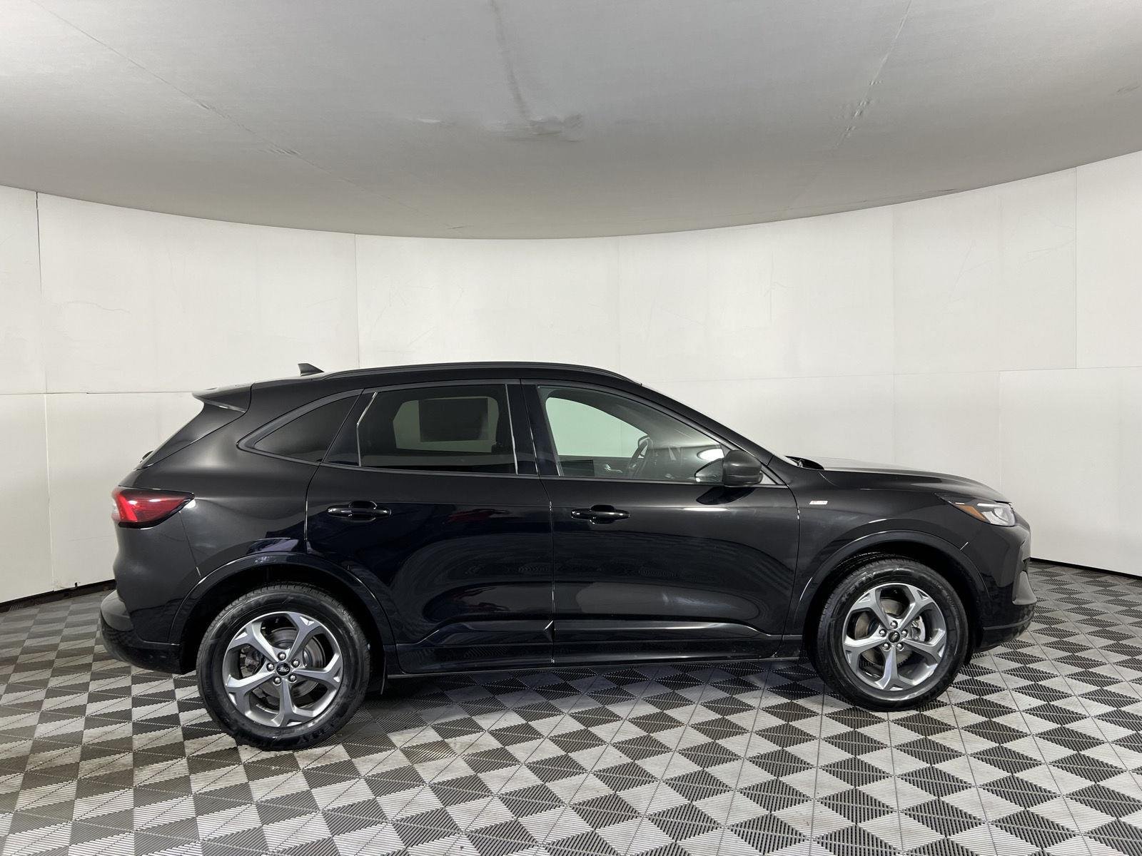 Used 2023 Agate Black Ford ST-Line image 5
