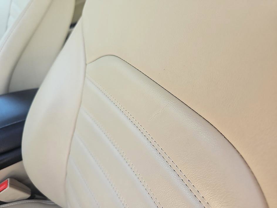 Used 2016 White Platinum Clearcoat Metallic Ford SE image 16