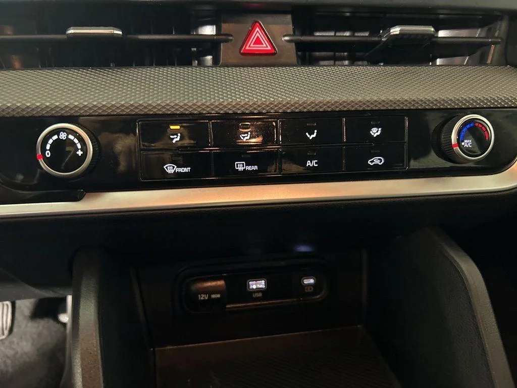 Used 2023 Snow White Pearl Kia LX image 19