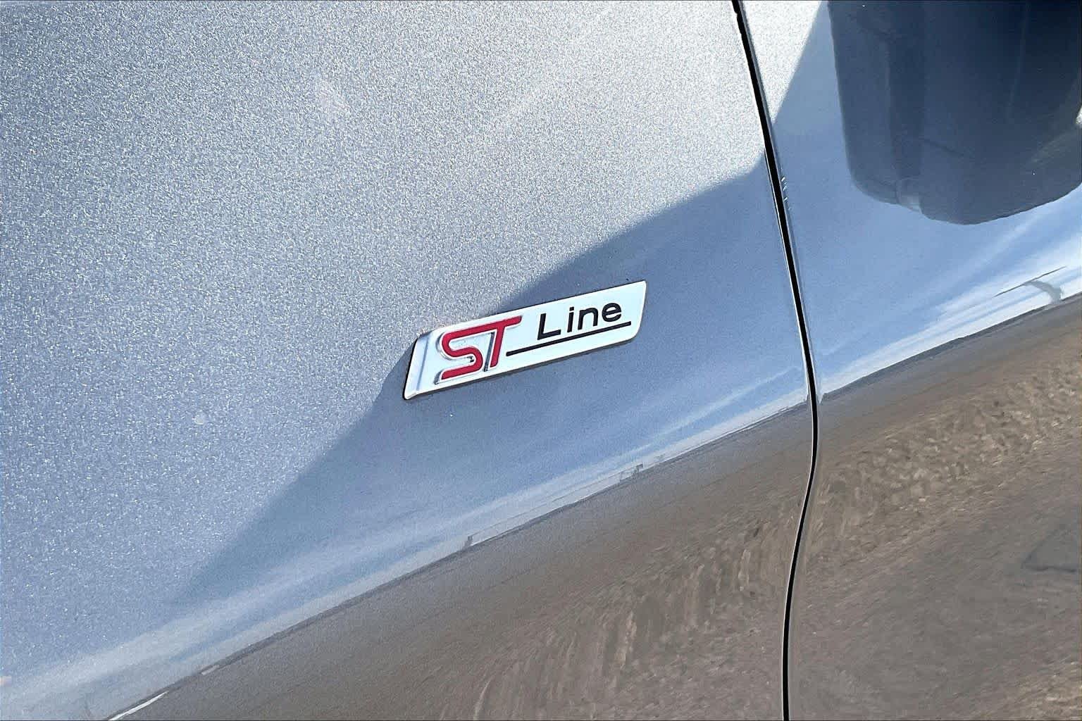 New 2026 Carbonized Gray Metallic Ford ST-Line image 15
