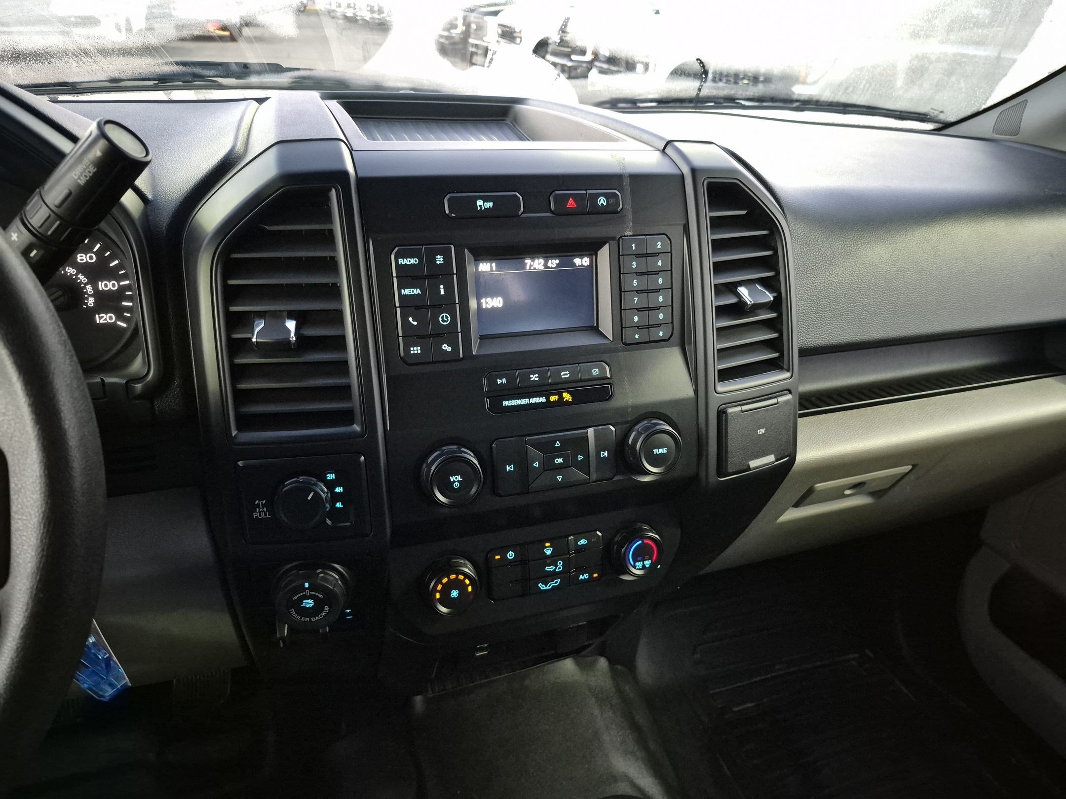 Used 2019 Oxford White Ford XL image 23