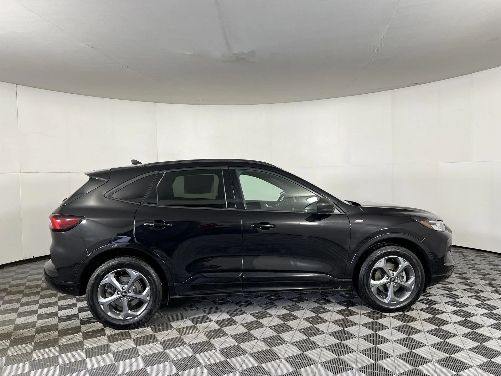 Used 2023 Agate Black Ford ST-Line image 5