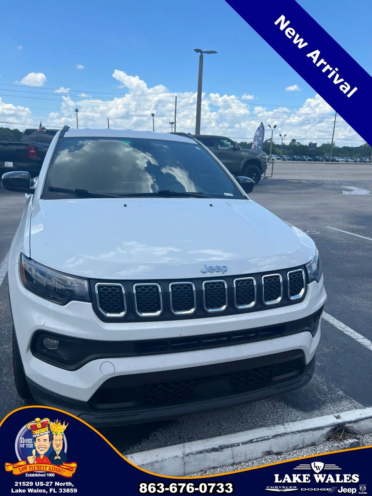 Used 2023 White Jeep Latitude Lux image 8