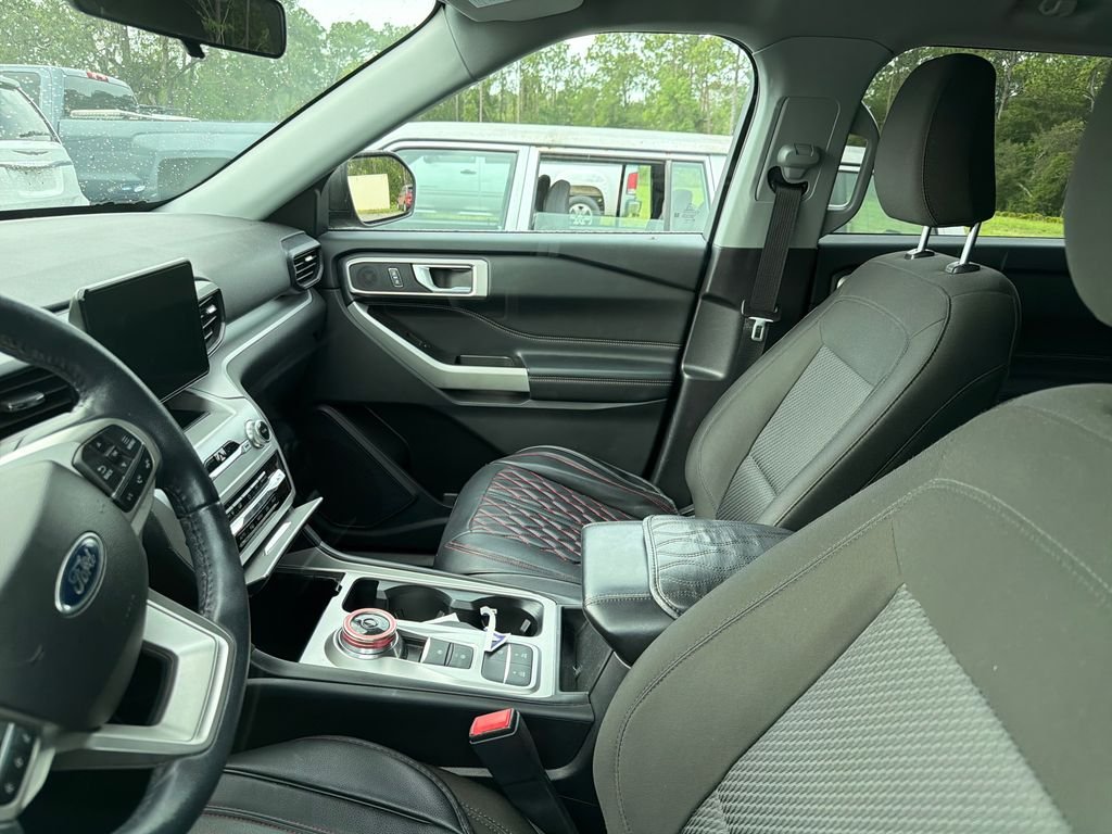 Used 2022 Gray Ford XLT image 10