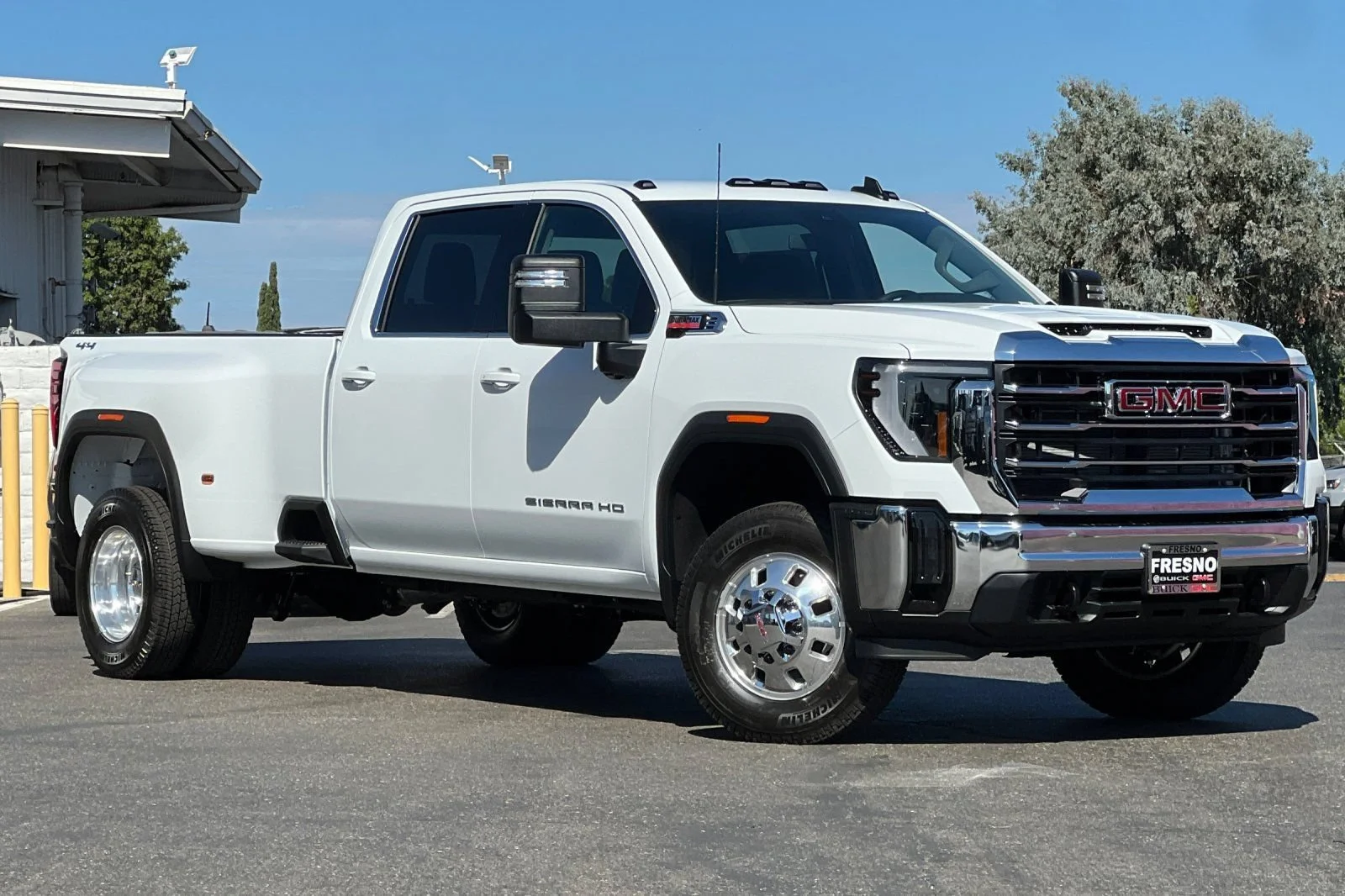 New 2026 Summit White GMC SLE DRW image 2