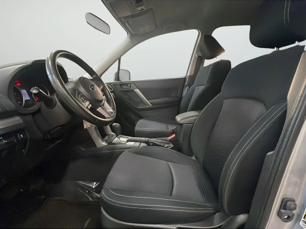 Used 2018 Silver Subaru 2.5i image 10