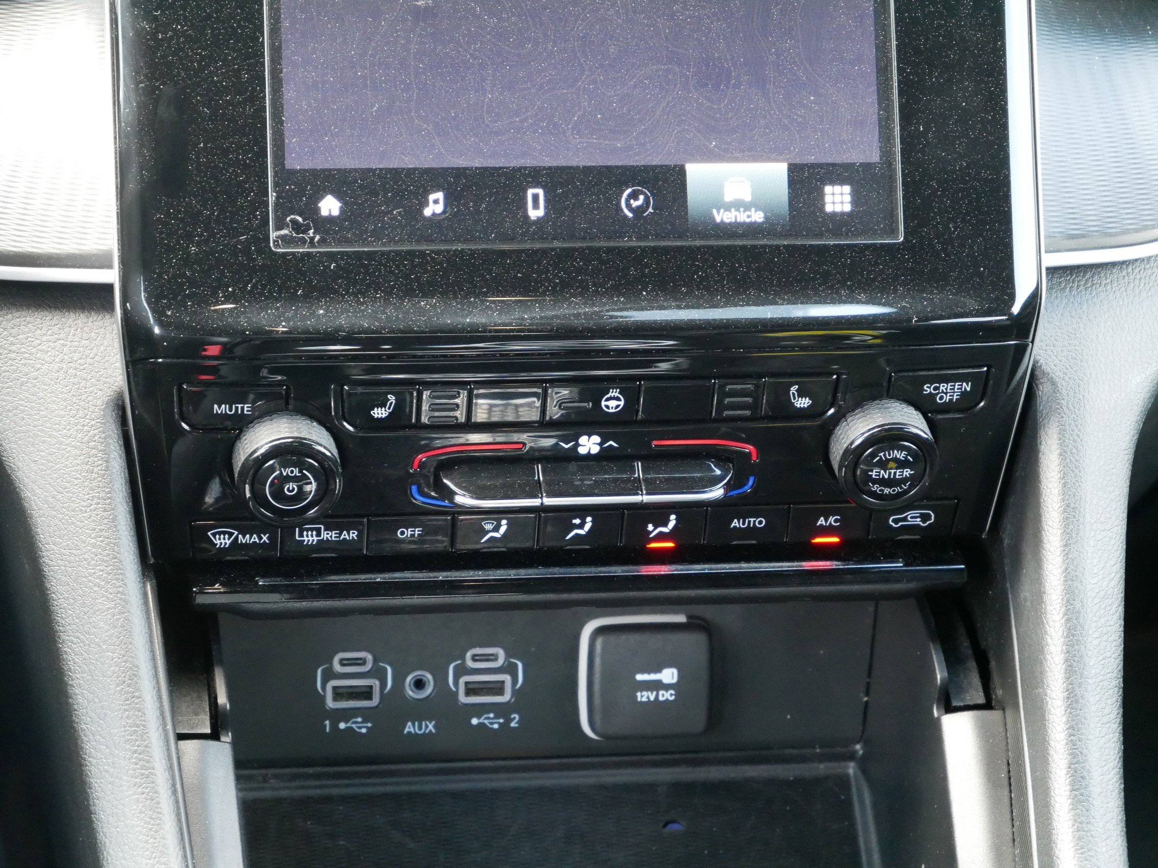 Used 2024 Diamond Black Crystal Pearlcoat Jeep Altitude image 15