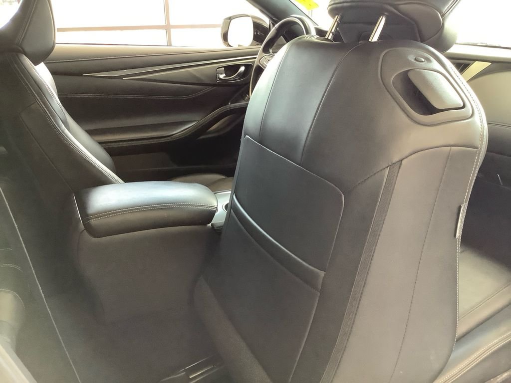 Used 2019 White INFINITI 3.0t LUXE image 17