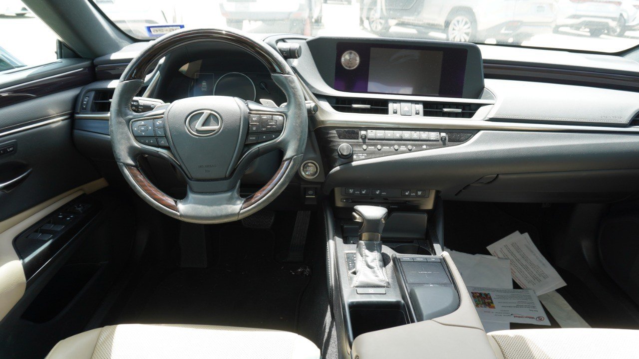 Used 2019 Black Lexus ES 350 image 14
