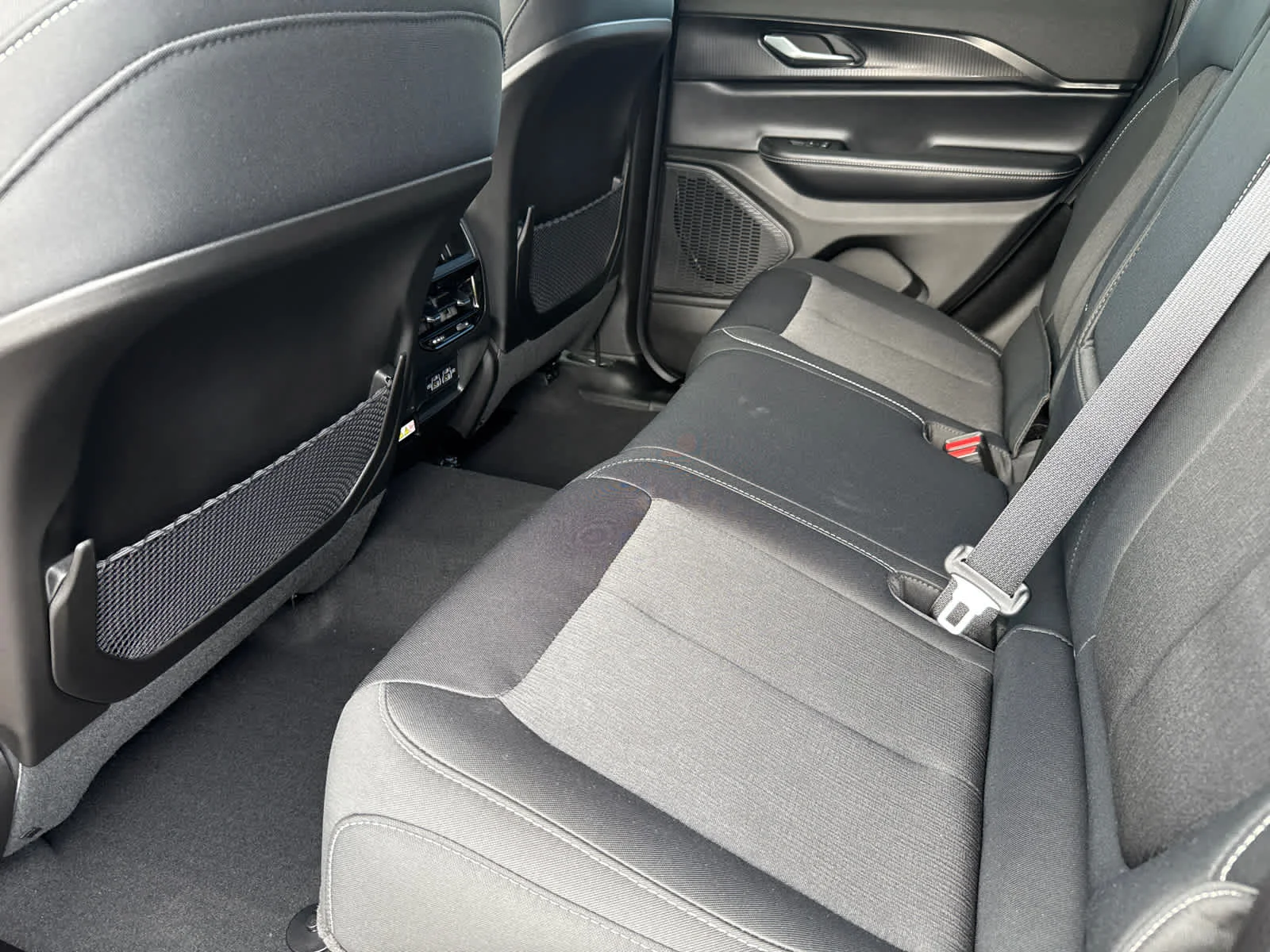 New 2026 Baltic Gray Metallic Clearcoat Jeep Laredo X image 26