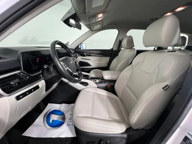 Used 2023 White Kia S image 11