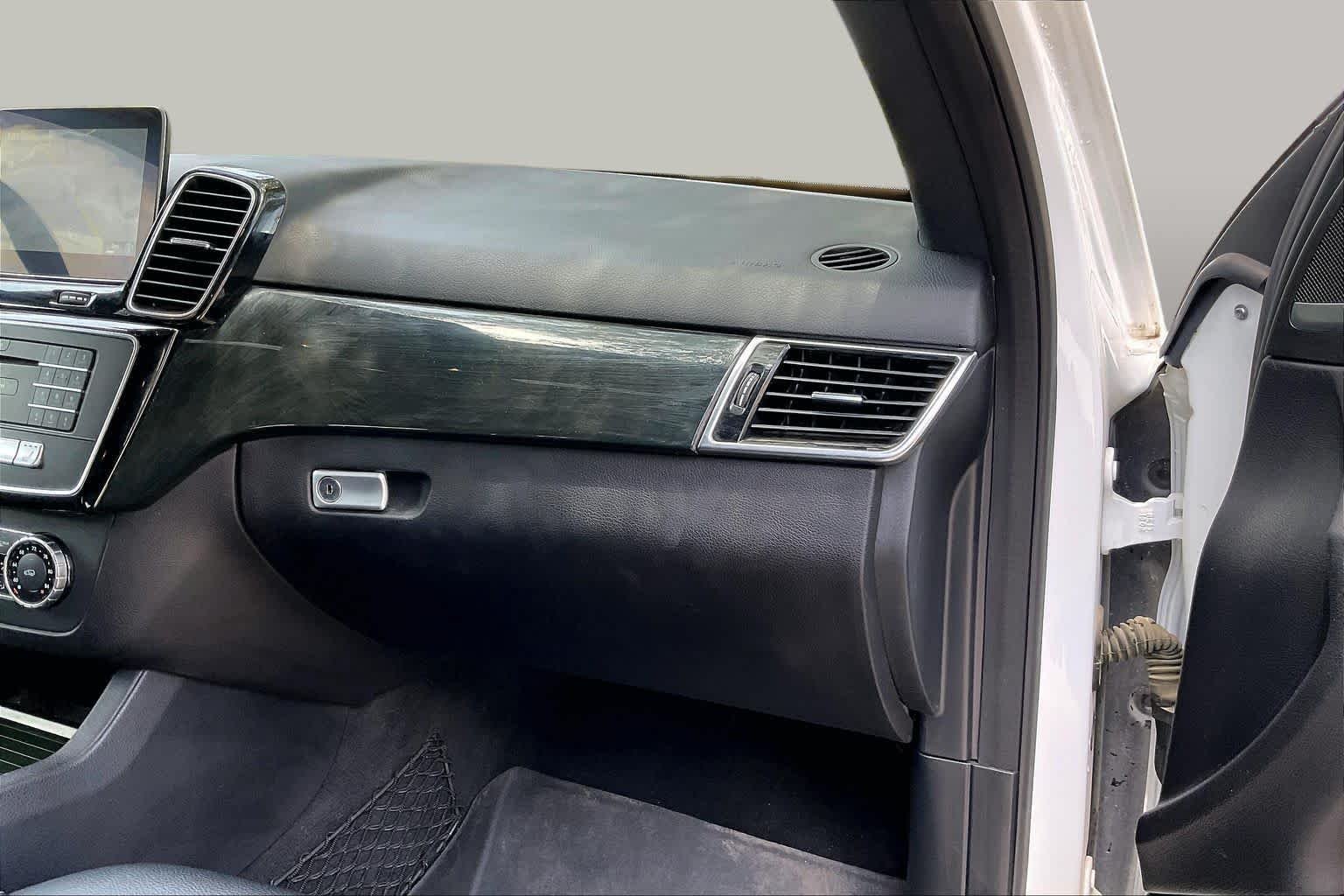Used 2018 Polar White Mercedes-Benz GLE 350 image 18