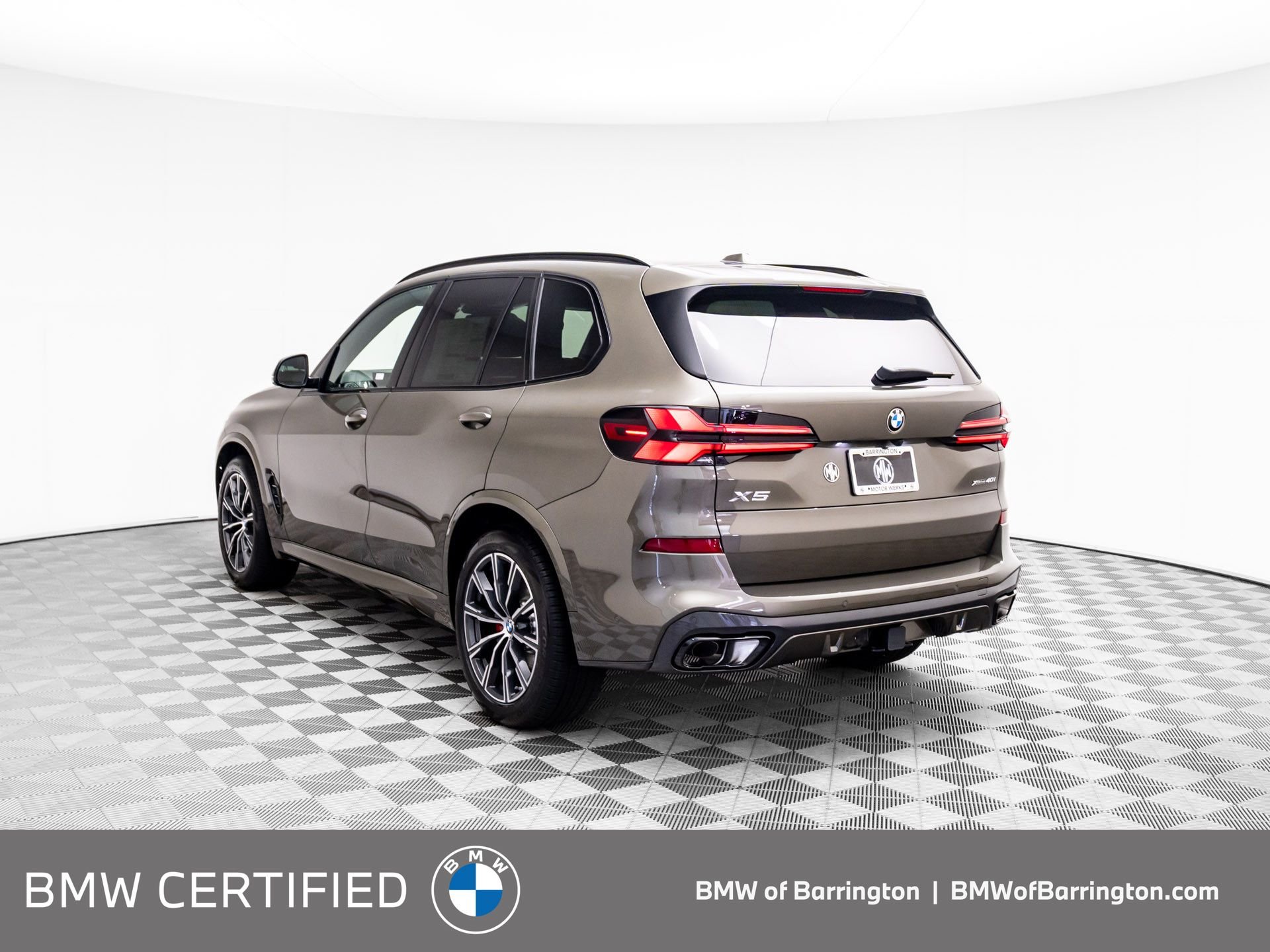 Used 2026 Green BMW xDrive40i image 3
