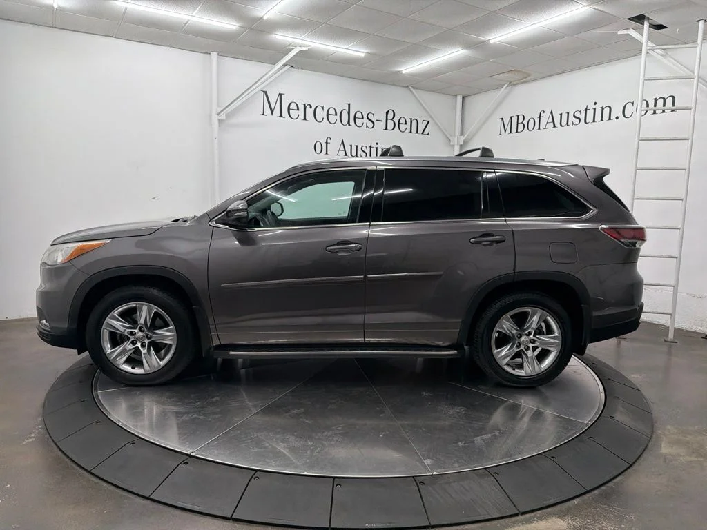 Used 2015 Gray Toyota Limited image 4