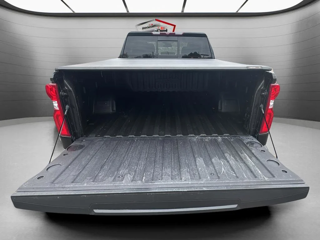 Used 2023 Black Chevrolet High Country image 14