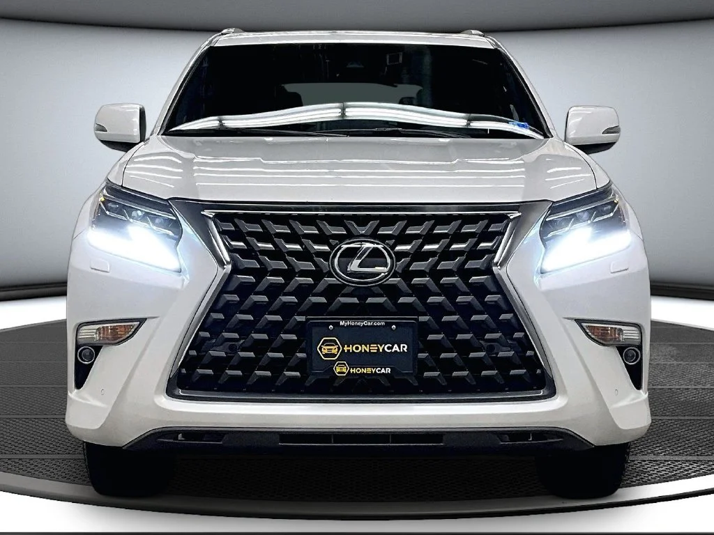 Used 2023 White Lexus 460 image 2