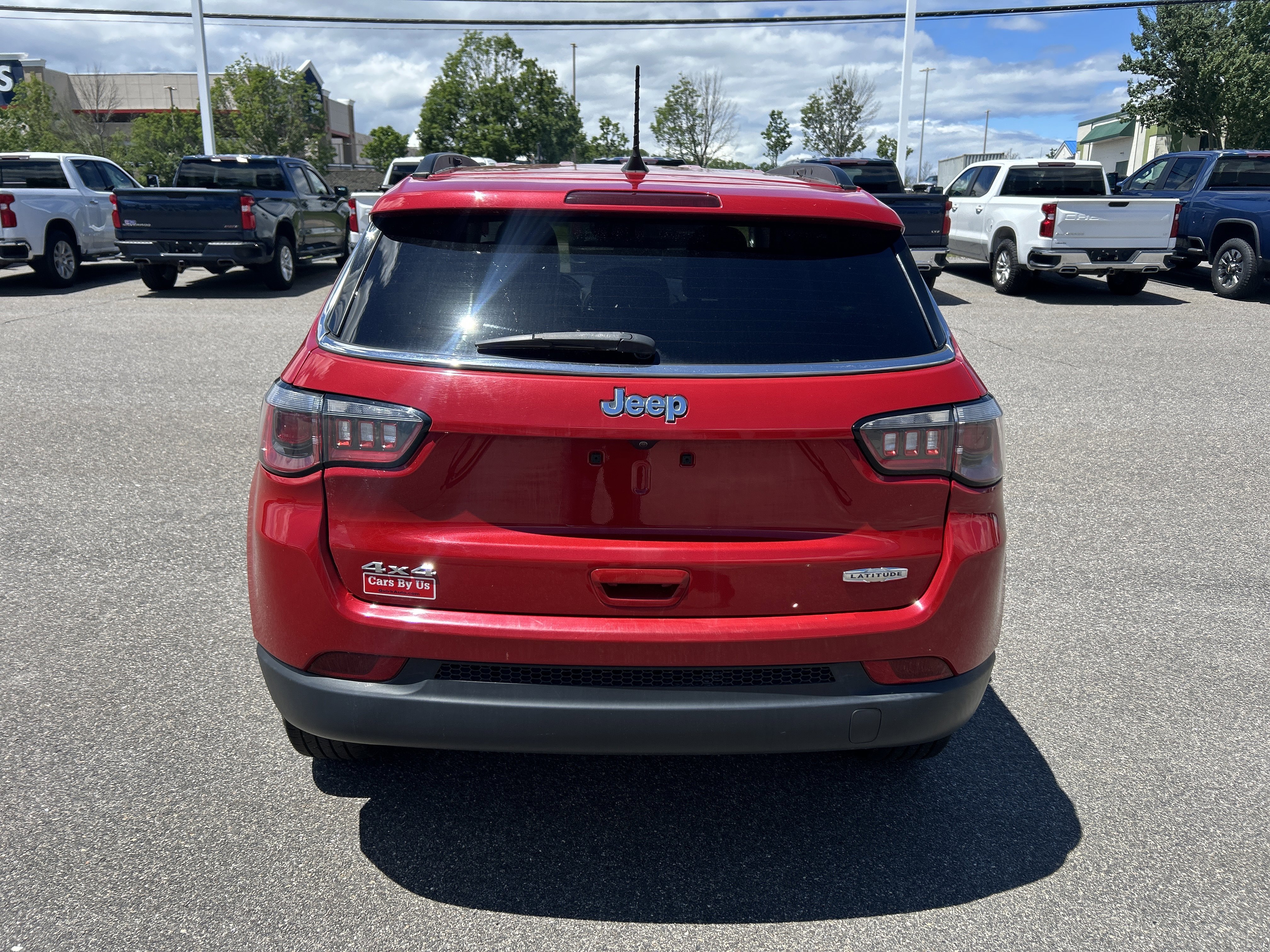 Used 2019 Redline Pearlcoat Jeep Latitude image 4