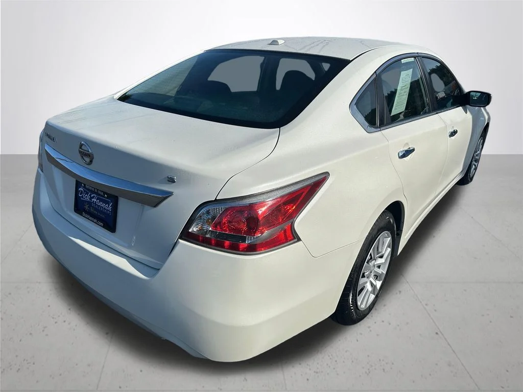 Used 2015 White Nissan 2.5 S image 7