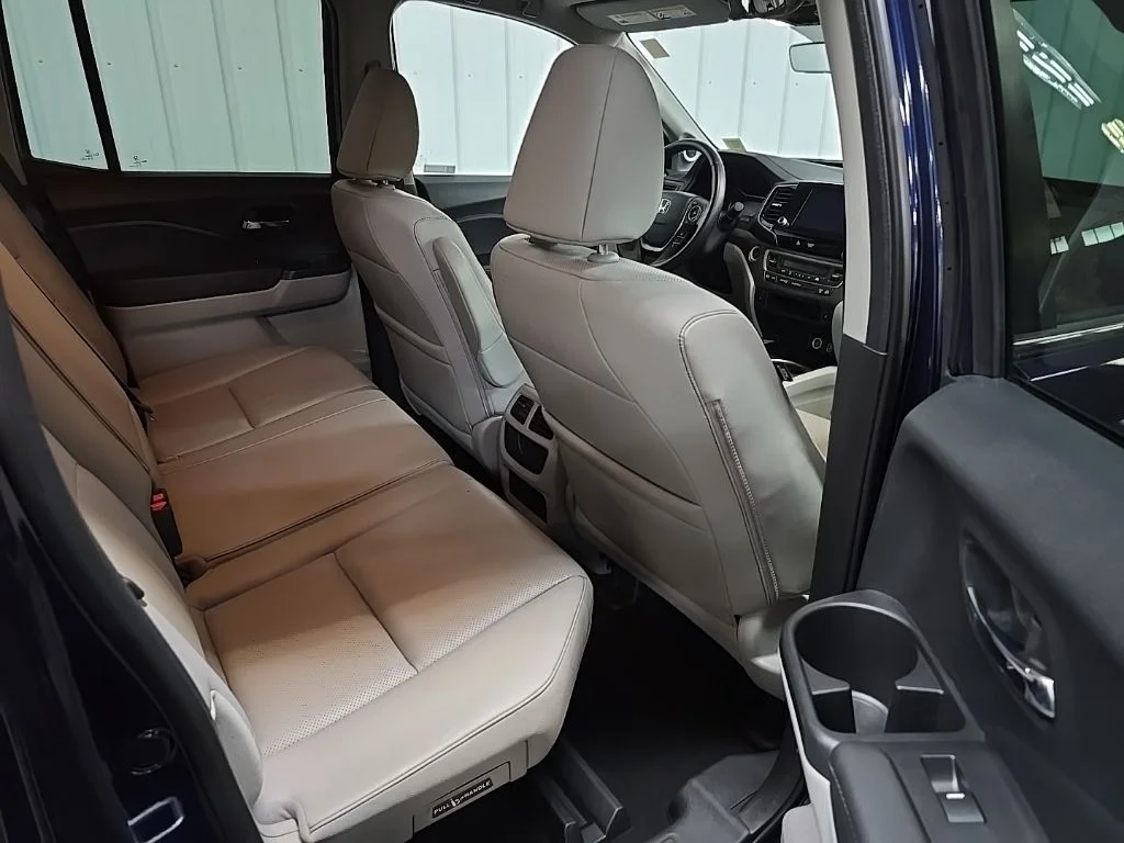Used 2023 Obsidian Blue Pearl Honda RTL image 21