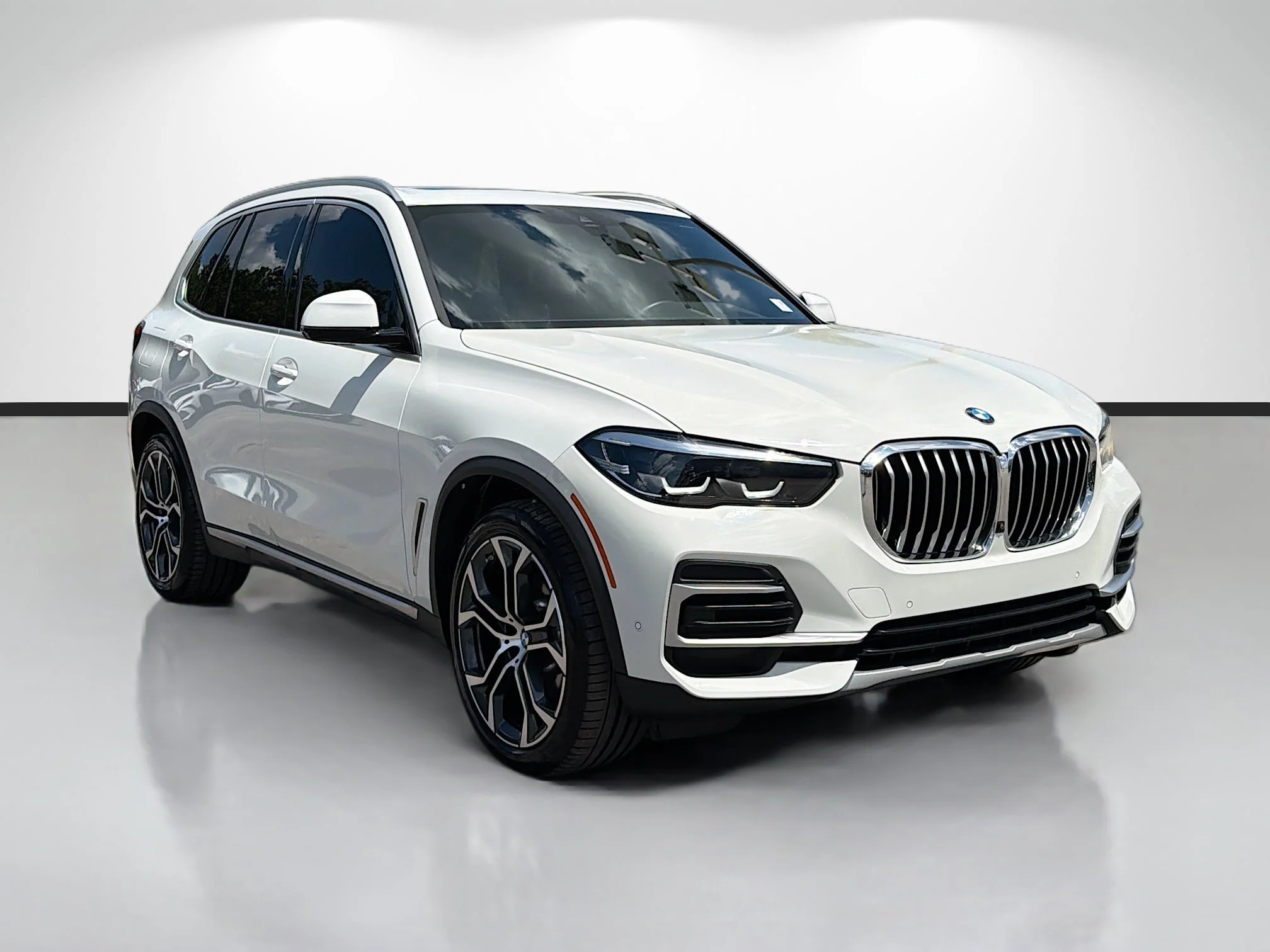 Used 2023 Alpine White BMW xDrive40i image 1