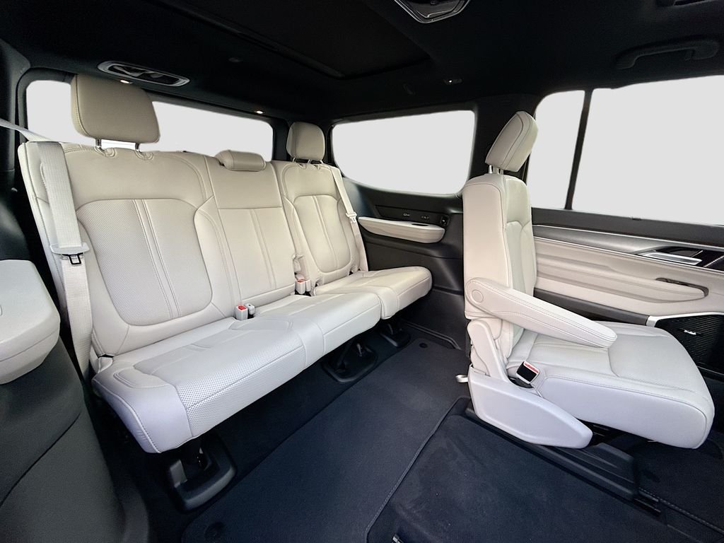 New 2026 High Gloss Black Exterior Paint Jeep Limited Reserve image 30