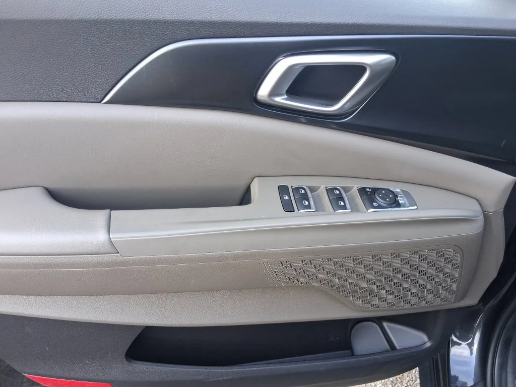Used 2026 Gray Kia LXS image 7
