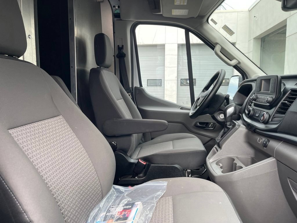 Used 2024  Ford  image 22