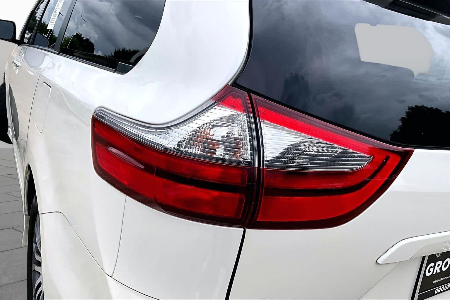 Used 2020 Blizzard Pearl Toyota XLE Premium image 27