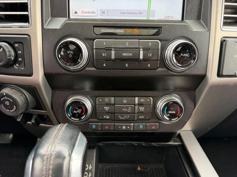 Used 2019 White Ford Platinum image 14