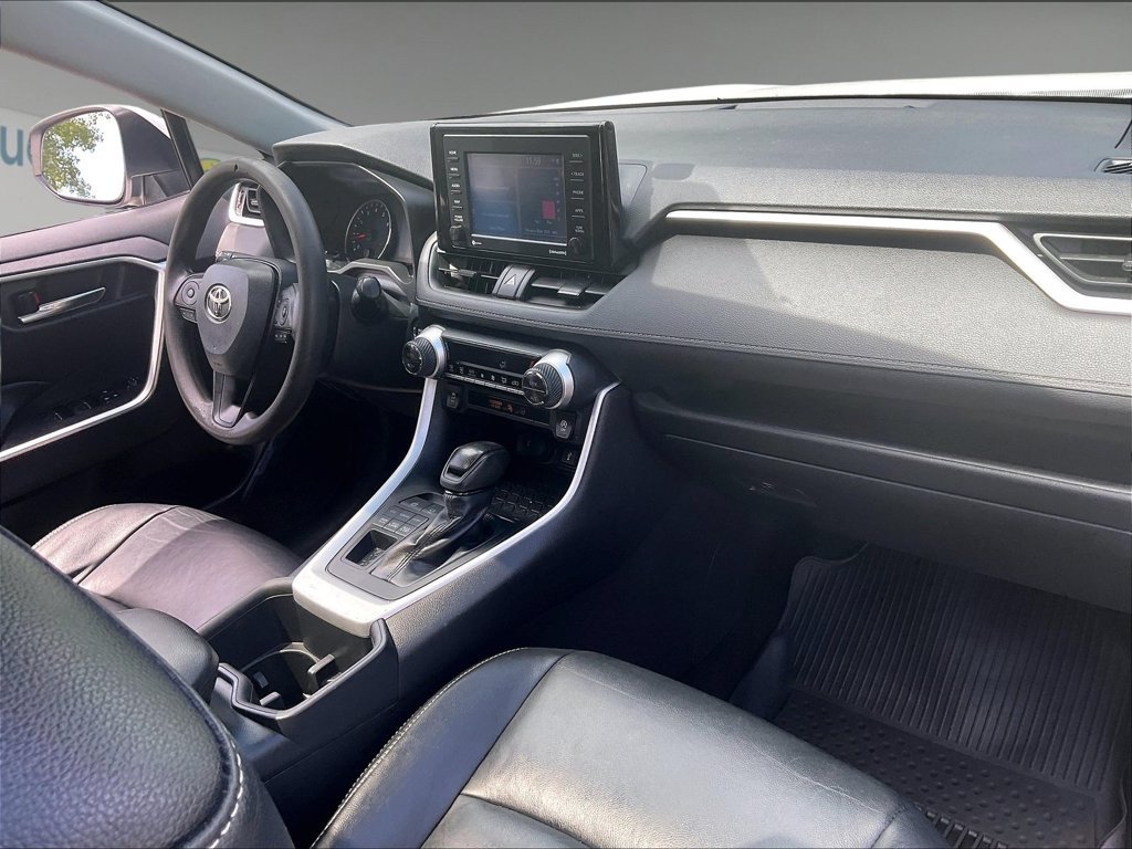 Used 2022 White Toyota XLE image 14
