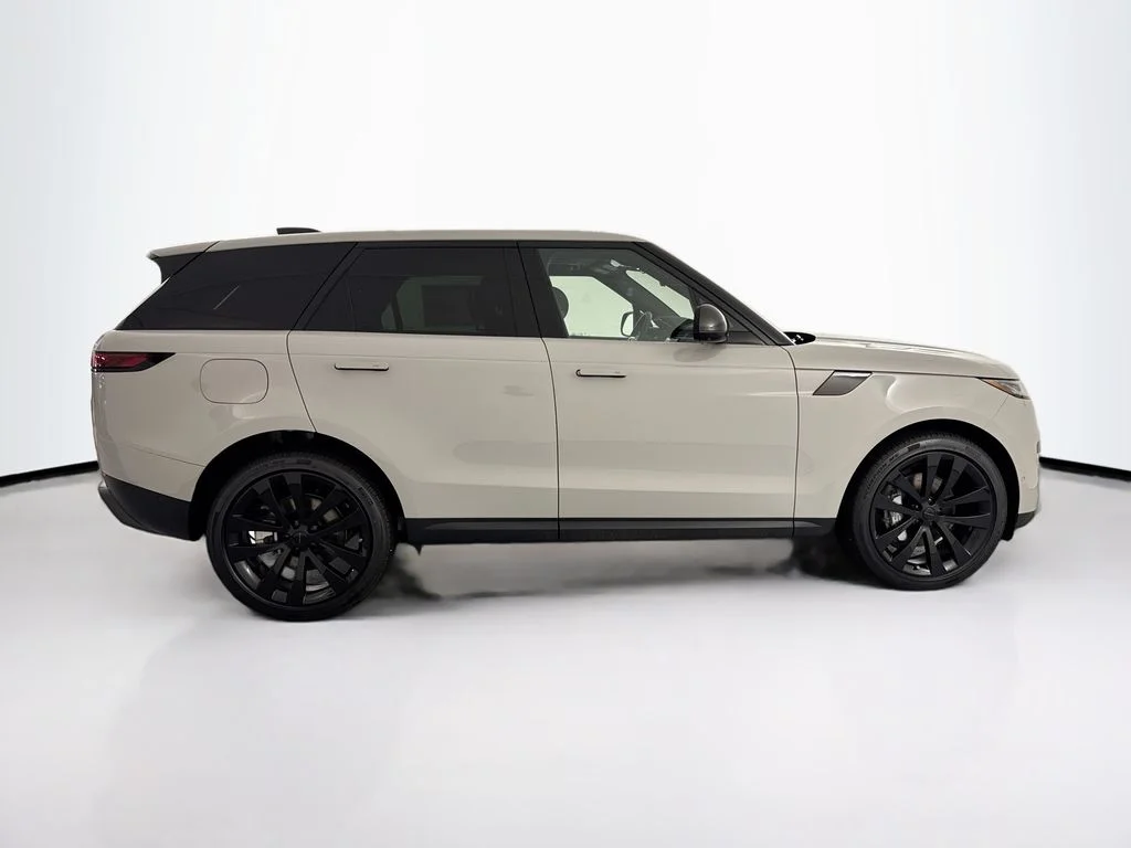 New 2026 Borasco Grey Land Rover SE image 4